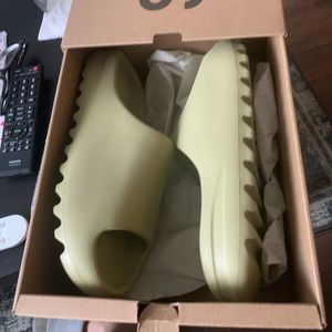 Adidas yeezy slide resin size 10